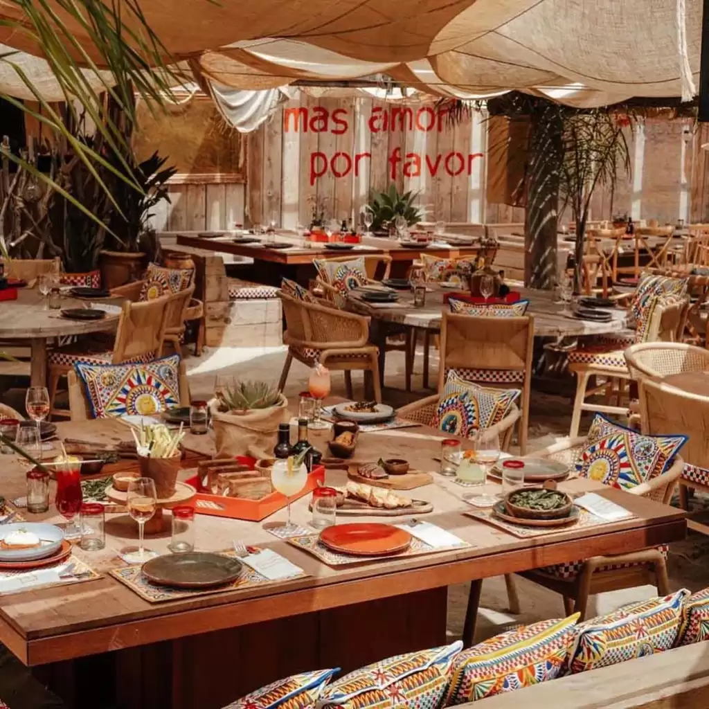 Diseño isleño de Dolce&Gabbana en el restaurante Casa Amor Saint-Tropez | Mediolana Expert