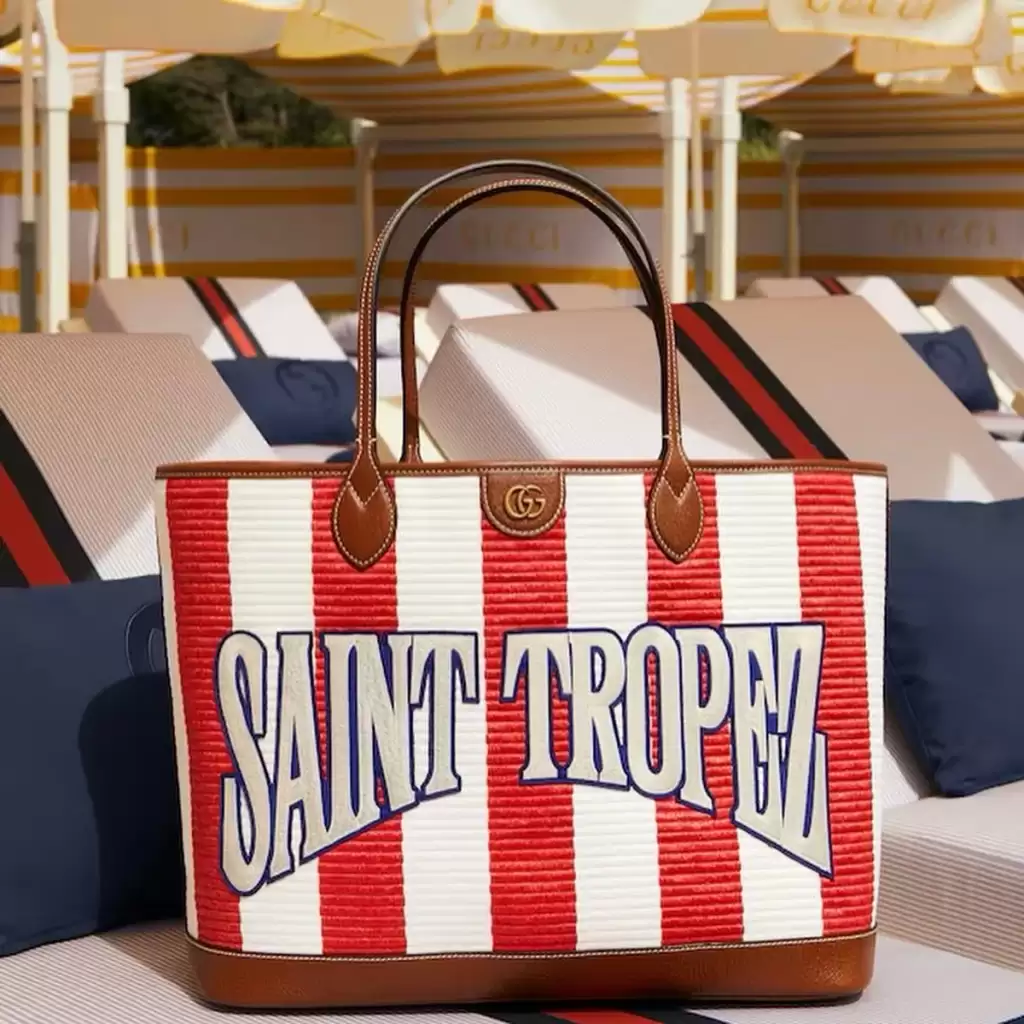 Accesorios de Gucci en la playa de Loulou Ramatuelle Beach Club | Mediolana Expert