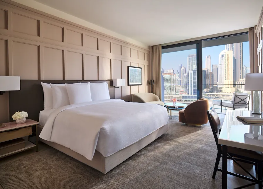 Habitación de lujo en hotel con vistas panorámicas al Burj Khalifa | Mediolana Expert, Valencia, España