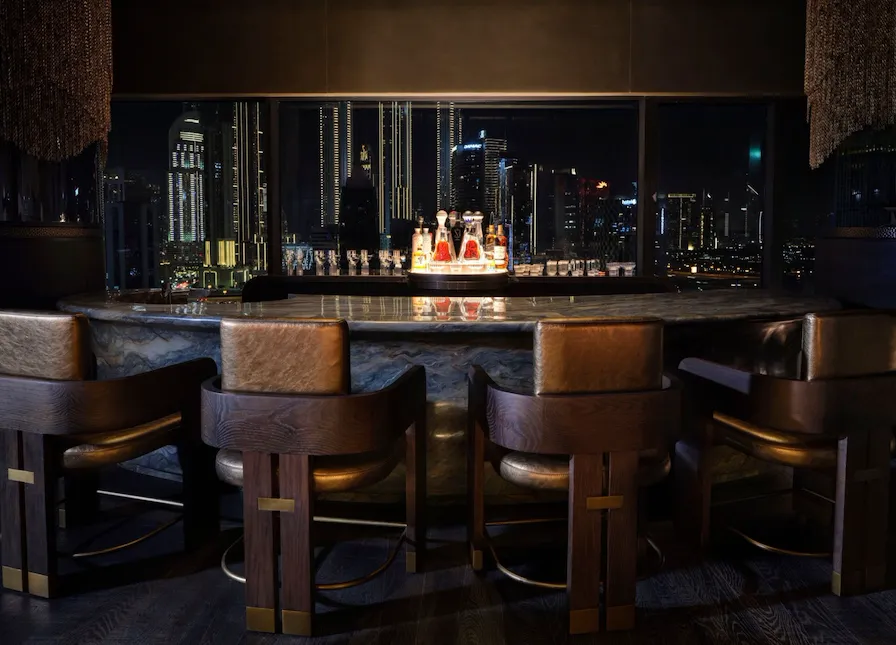 Bar con vistas al skyline de Dubái | Mediolana Expert, Valencia, España