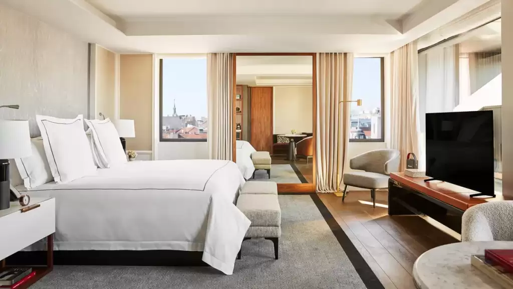 Habitación en un hotel de cinco estrellas en Europa | Mejores hoteles en Madrid | Mediolana Expert
