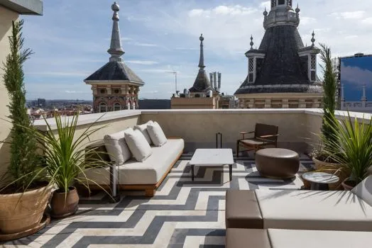 Terraza con vistas al centro histórico de Madrid | Mejores hoteles en Madrid | Mediolana Expert