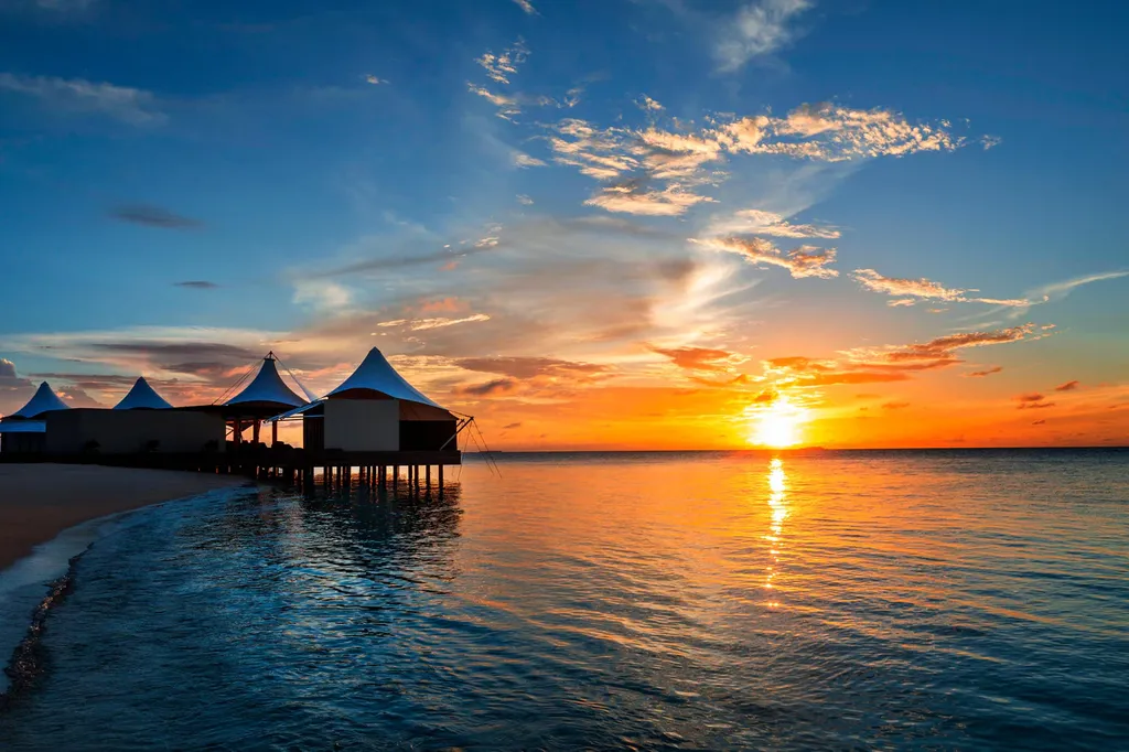 Atardecer sobre el océano en Maldivas | Mediolana Expert Travel Company