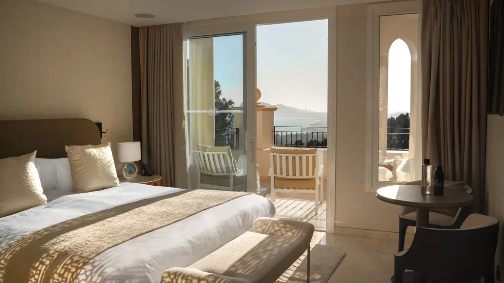Habitación con vistas panorámicas al mar en ZEM Wellness Clinic Altea