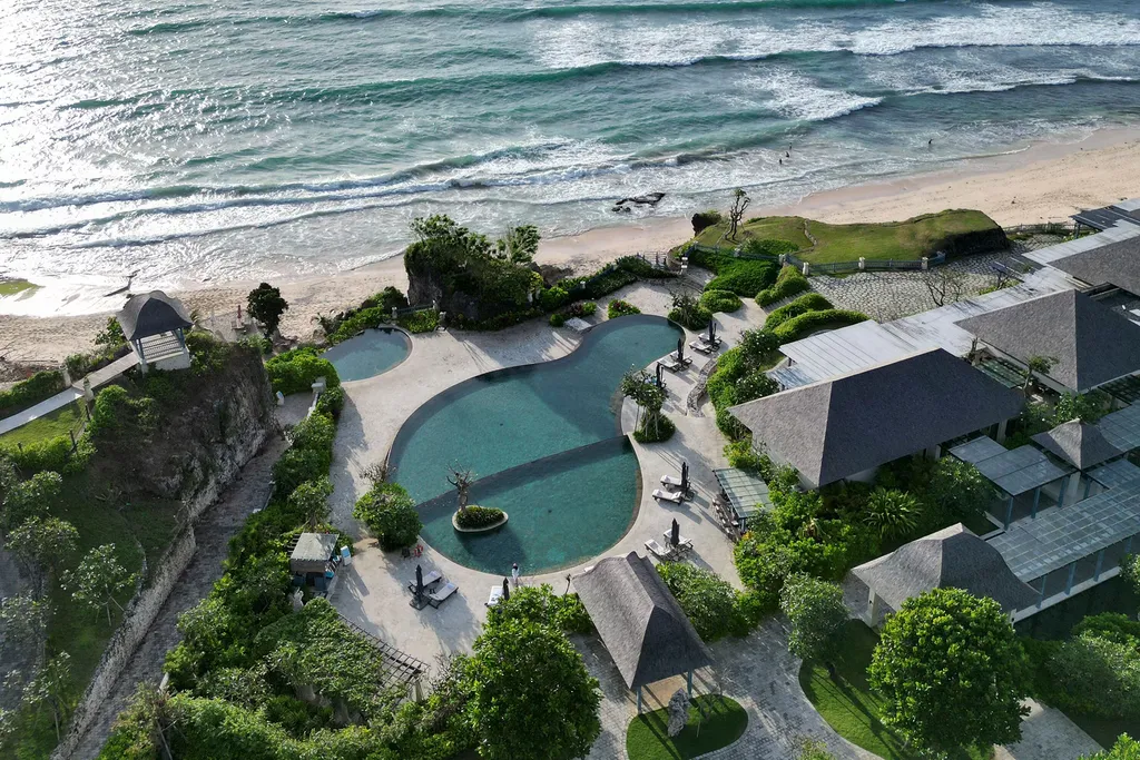 Piscina del hotel Jumeirah Bali 5* Indonesia