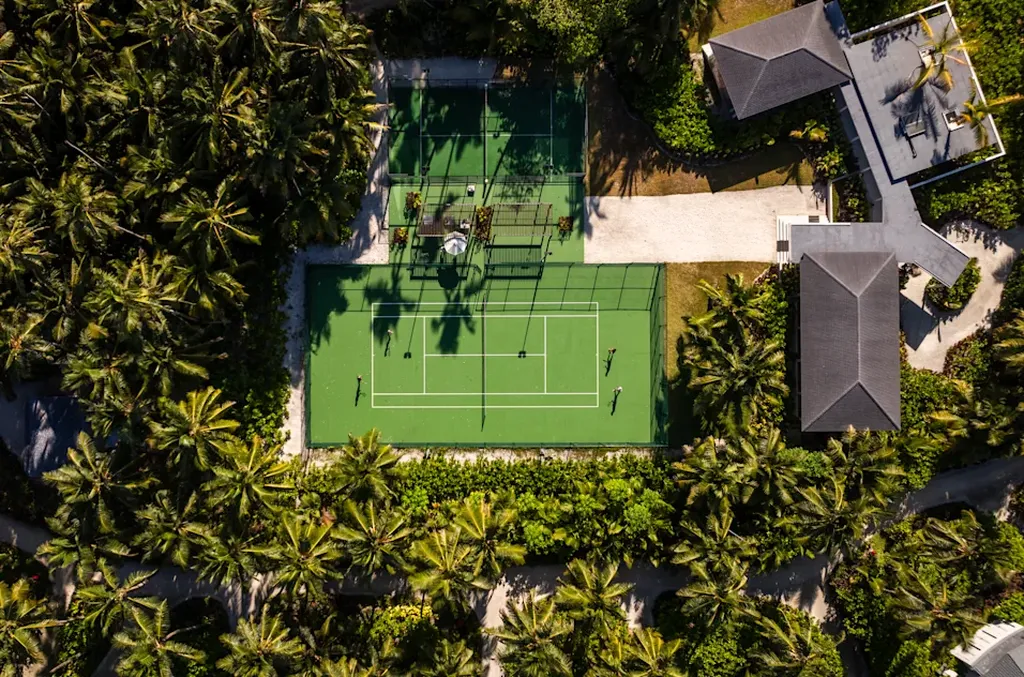 Теннисные корты и спорт в отеле Waldorf Astoria Seychelles Platte Island | Туристическая компания Mediolana Expert
